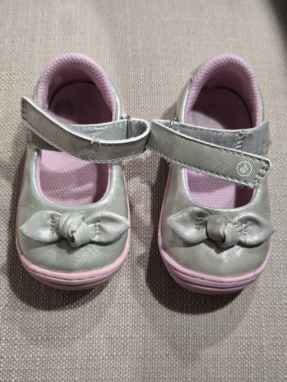 Stride Rite Girls Silver Mary Jane Shoes with Pink Trim